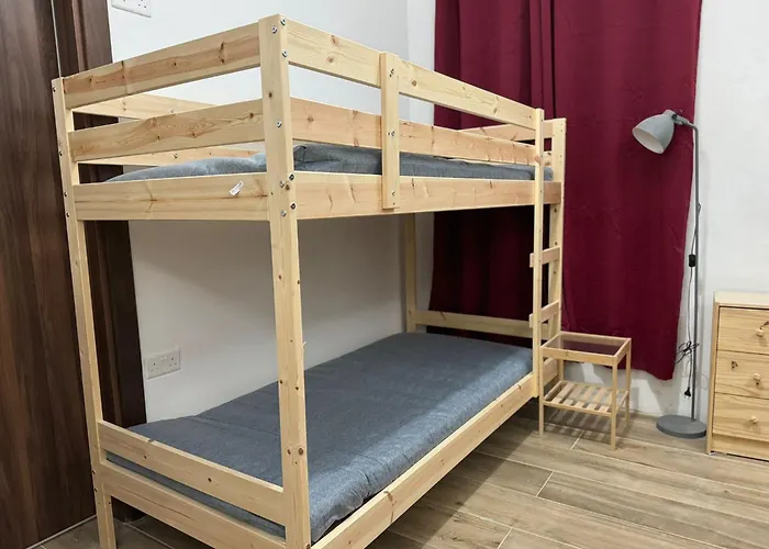 Dragon's Den Hostel Balzan